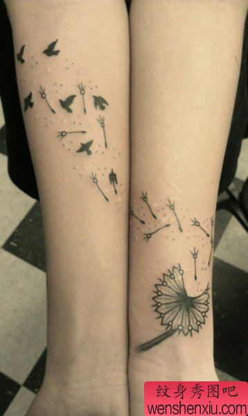 文身秀图吧推荐一幅女人手腕蒲公英文身作品