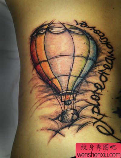 一幅腰部彩色热气球文身作品