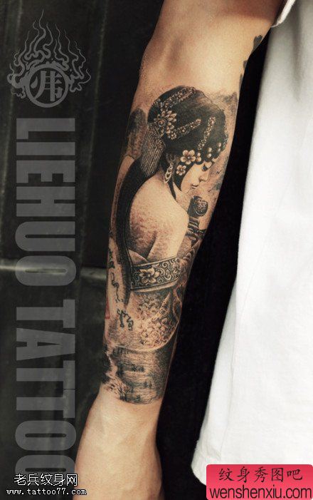 文身秀图吧推荐一幅手臂青衣文身作品