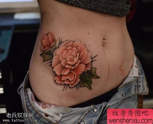 一幅女人腹部玫瑰花文身作品由文身秀图吧分享