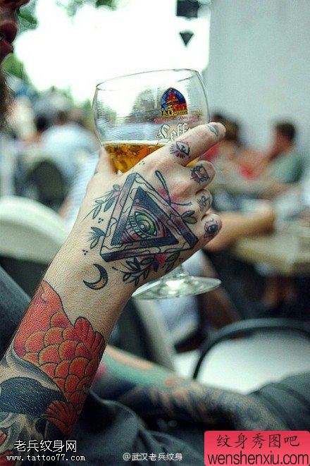 文身秀图吧推荐一组全视之眼文身手稿作品