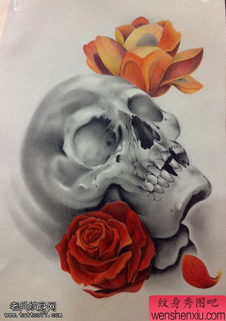一幅黑白骷髅玫瑰文身作品由文身秀图吧分享