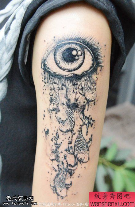 手臂黑白眼睛鱼文身图片由文身分享