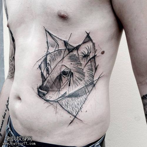 腹部线条狼头文身图片由文身馆分享