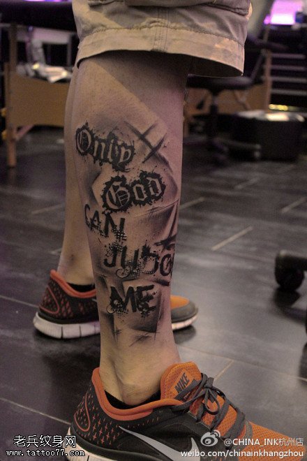 腿部创意泼墨字体文身图片