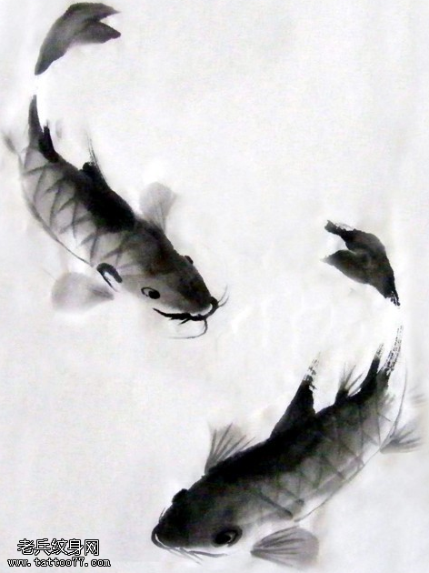 文身秀图吧推荐一幅水墨鱼文身图片