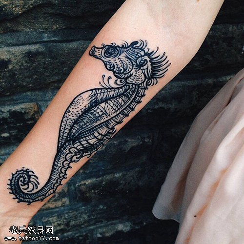 文身秀图吧推荐一幅手臂海马文身图片