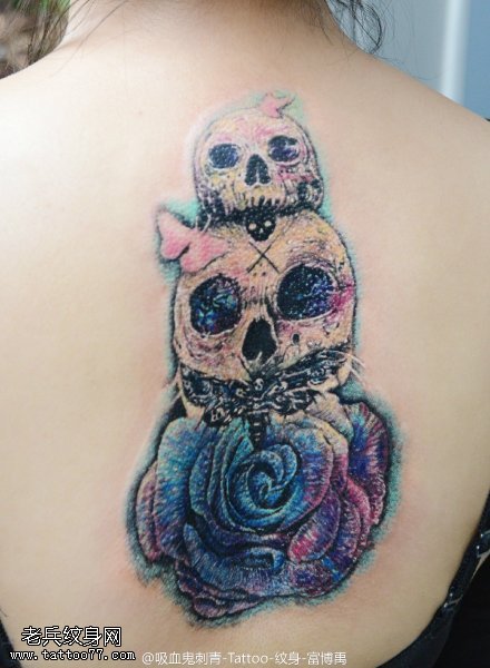 背部骷髅玫瑰花文身图片由文身分享