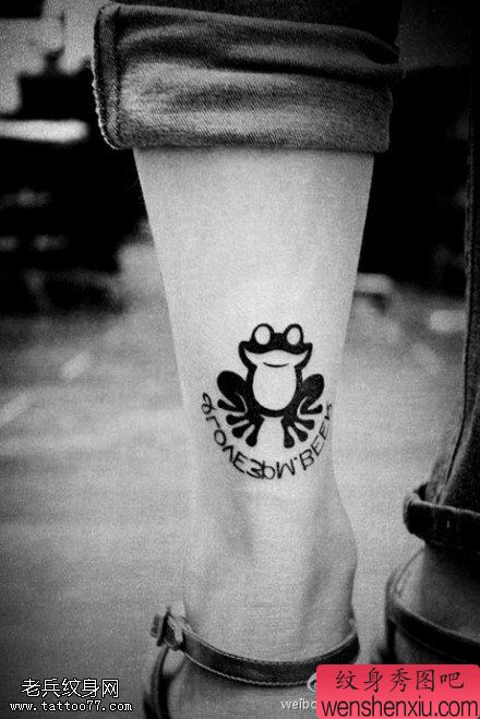 文身秀图吧推荐一幅腿部青蛙文身作品