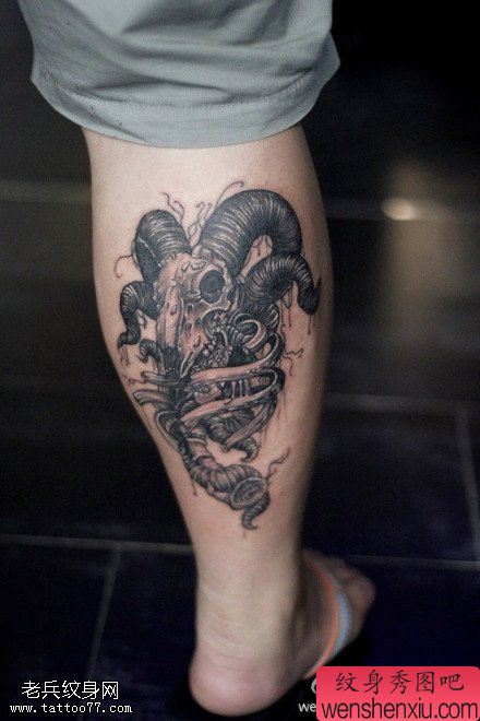 腿部骷髅羊头文身作品由文身秀图吧分享