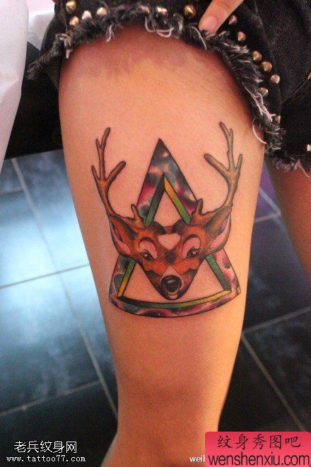 腿部彩色星空羚羊三角型文身作品