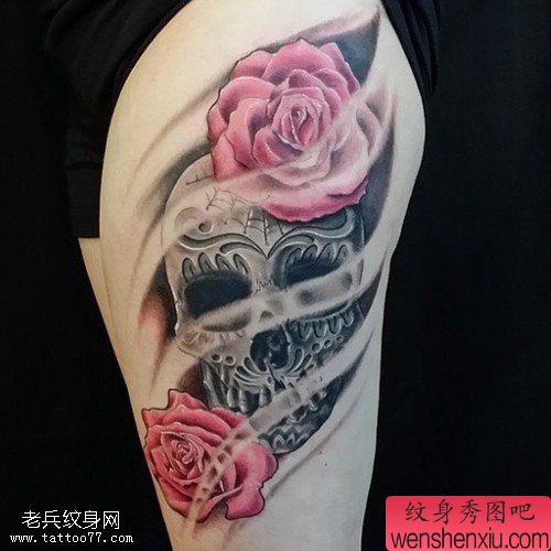腿部欧美彩色骷髅玫瑰花文身作品