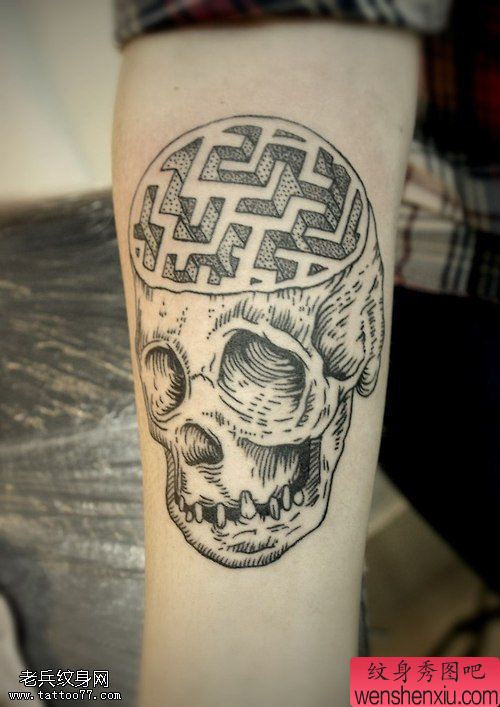 手臂创意点状骷髅头文身图片