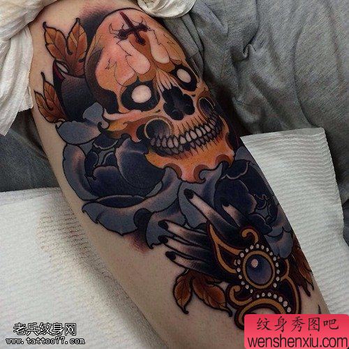手臂骷髅玫瑰文身作品由文身馆分享