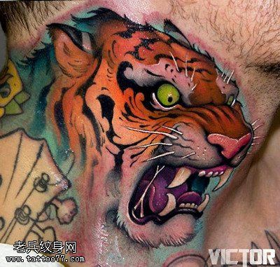 脖子创意霸气虎头文身作品由文身馆分享