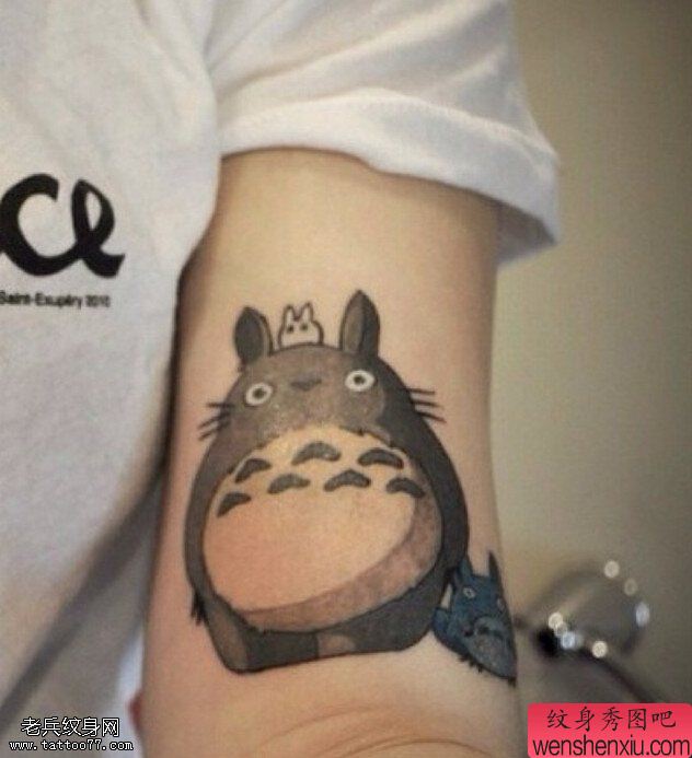 手臂卡通龙猫文身作品由文身秀图吧分享