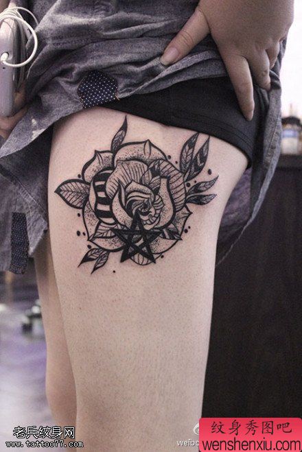 女人腿部创意玫瑰花文身作品由最好的刺青馆分享