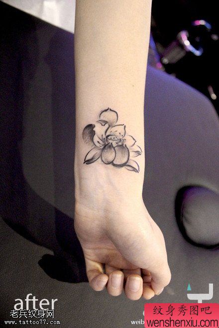手部莲花文身作品由文身分享
