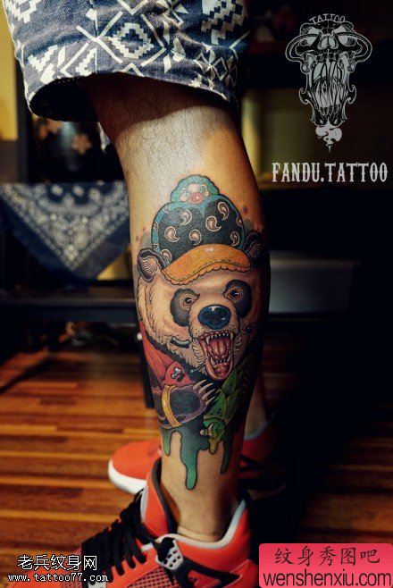 腿部彩色大熊猫文身作品