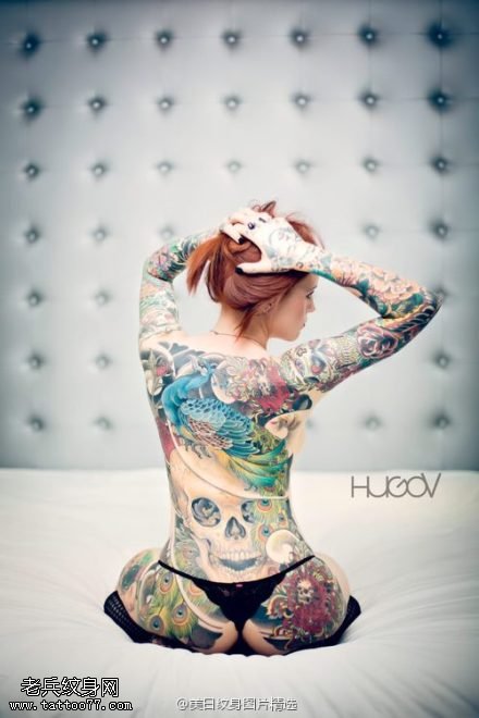 文身秀图吧分享一幅女人彩色满背凤凰骷髅文身作品