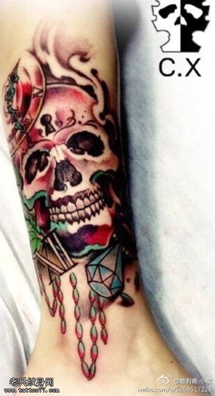腿部欧美彩色骷髅钻石文身作品