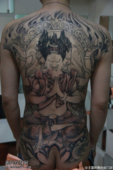 文身秀图吧推荐一幅满背佛文身作品