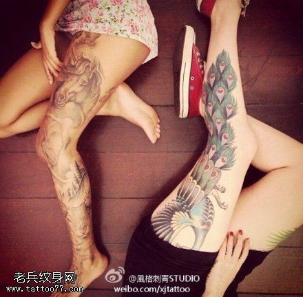 女人花腿马孔雀文身作品由文身分享