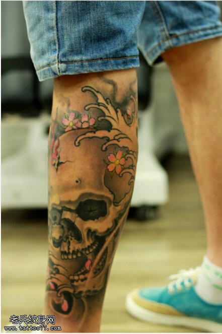 腿部传统般若文身作品由文身馆分享