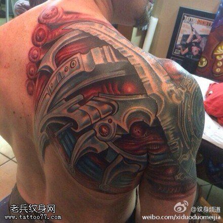 文身秀图吧推荐一幅肩部3D机械文身作品