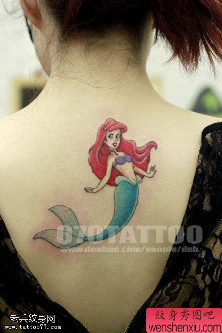 女人背部彩色美人鱼文身作品由文身秀图吧分享