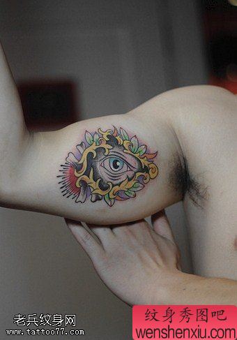 手臂彩色眼睛文身作品由文身秀图吧分享