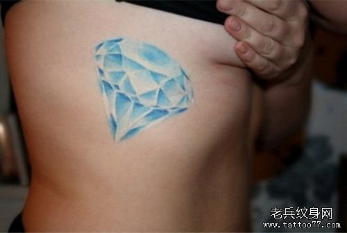 美女侧胸一款彩色钻石纹身图案