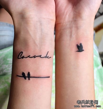 女生手臂流行的小鸟纹身图案