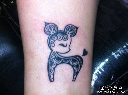 　女生腿部可爱的图腾小鹿纹身图案缩略频道推荐图