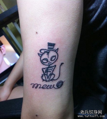 手臂一款可爱的简单的猫咪纹身图案