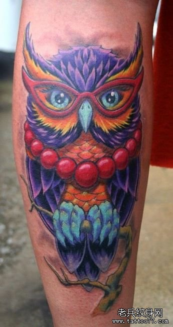 欧美风格的一款猫头鹰纹身图案