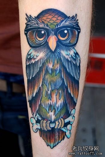 手臂欧美风格猫头鹰纹身图案一款
