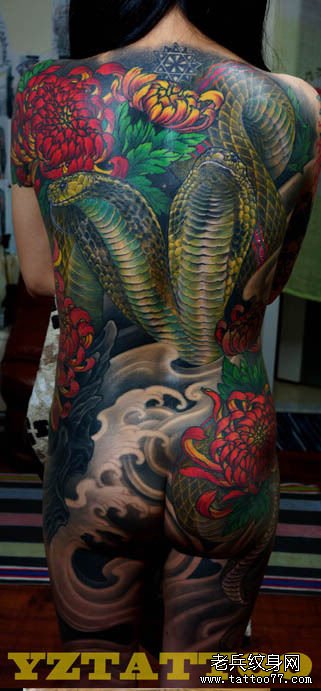 霸气的美女满背眼镜蛇纹身图案缩略频道推荐图