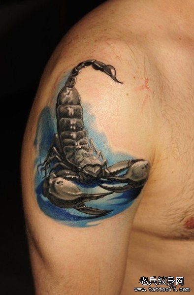 手臂超帅的彩色蝎子纹身图案