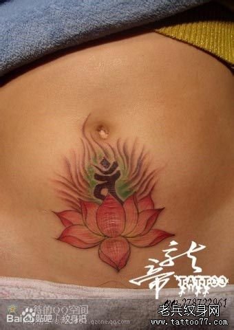 女性腹部莲花梵文纹身图案