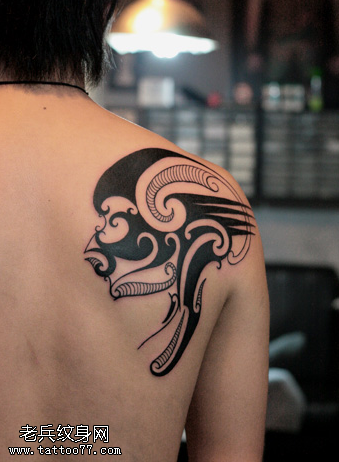 小清新个性背部图腾纹身图案