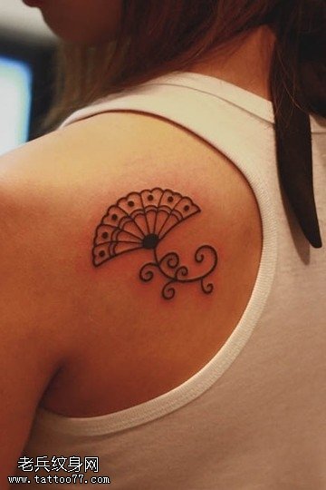 小清新个性背部图腾扇子纹身图案