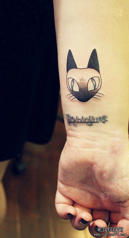 一款手腕猫纹身图案