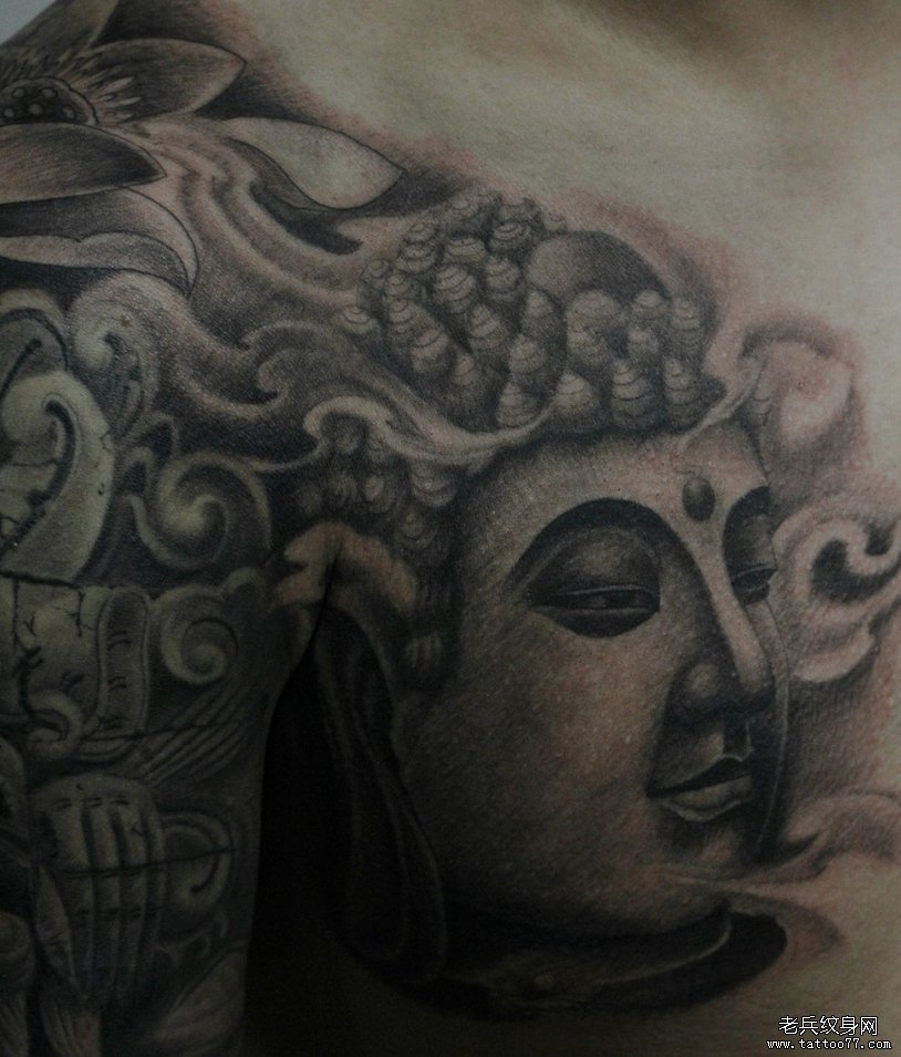 一款半胛佛纹身图案