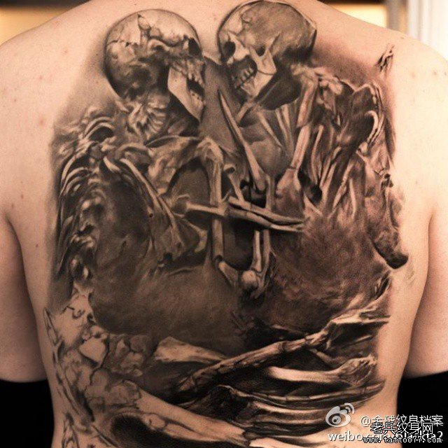 纹身秀图吧推荐一款满背骷髅头纹身图案