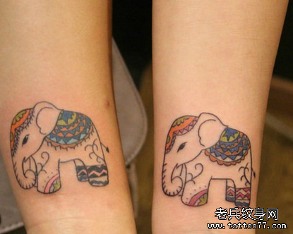 推荐一款情侣卡通象纹身图案