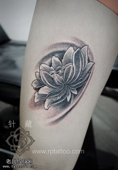 腿部莲花纹身图案