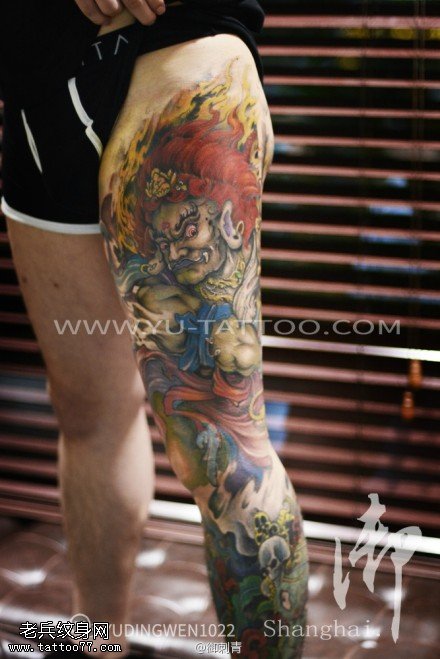 一款腿部彩色传统不动明王纹身图案