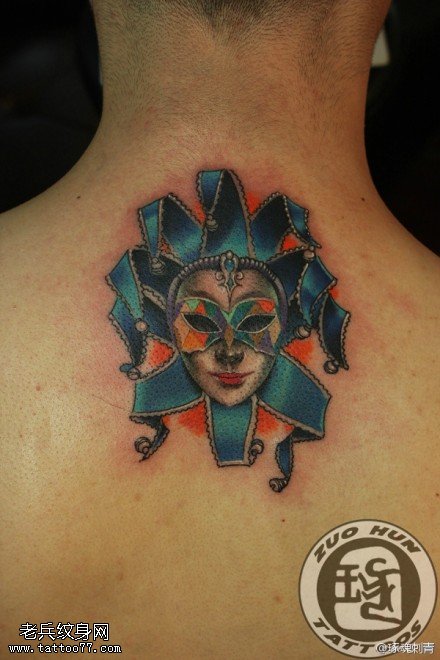 背部彩色小丑文身作品由刺青馆分享