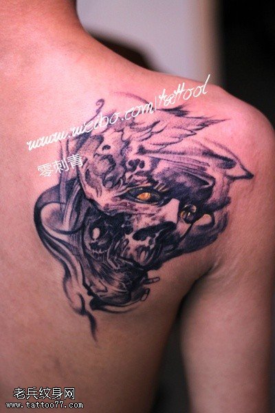 肩部欧美骷髅文身作品由刺青馆分享